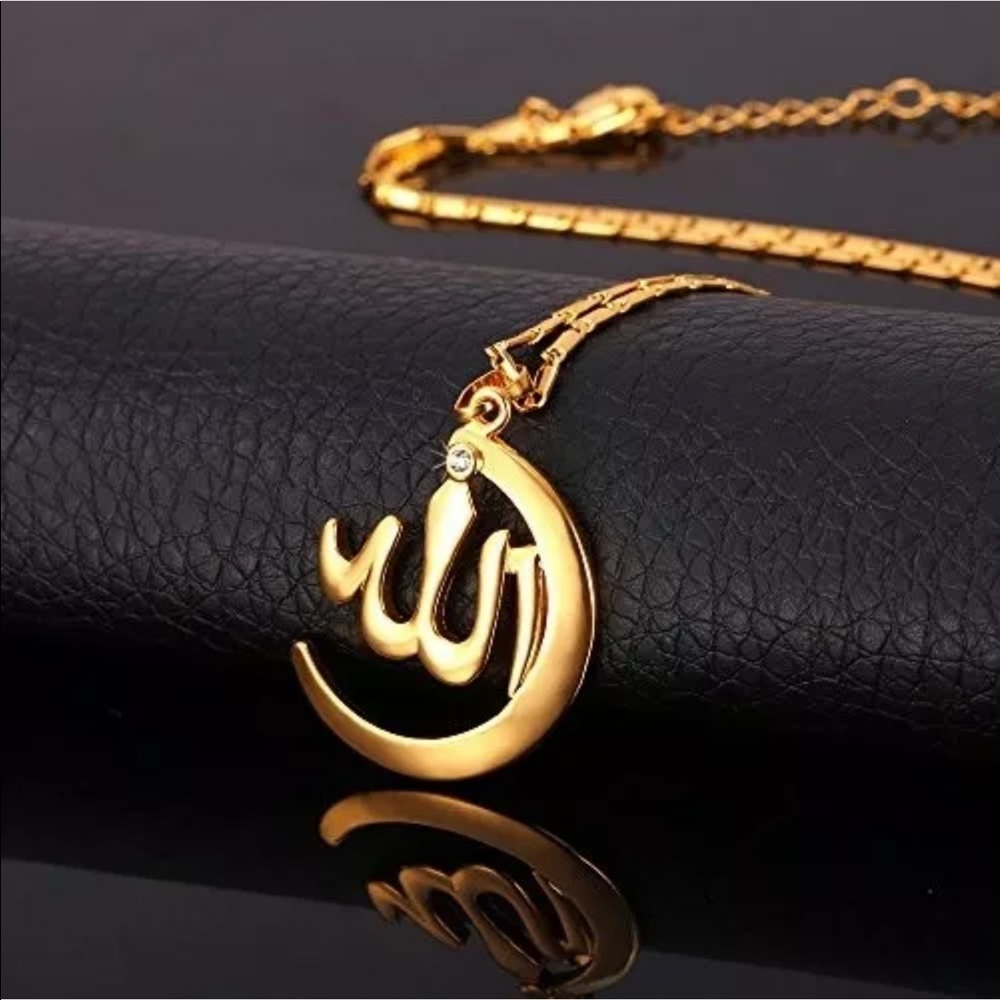 New Women Cresent Moon Pendant With Cubic 18K gold